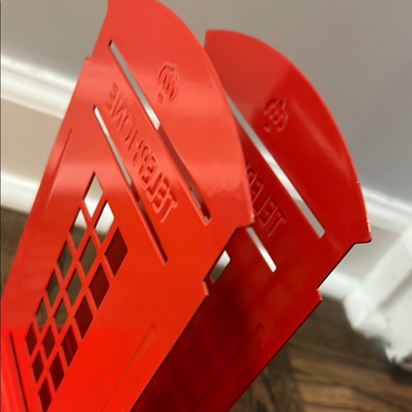 Red Telephone Booth Bookends - Picture 5 of 5